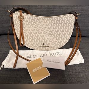 Michael Kors Camden Messenger Bag - Small